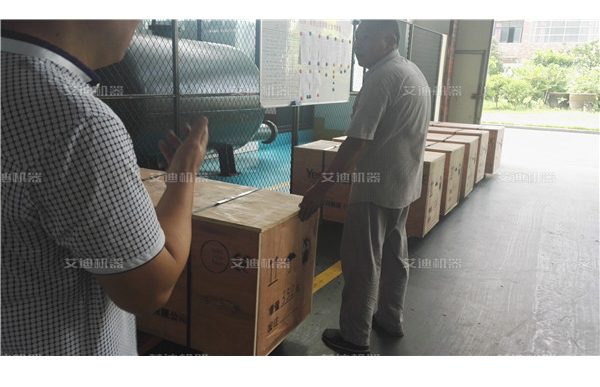 活塞泵发货图.jpg 活塞泵发货图.jpg